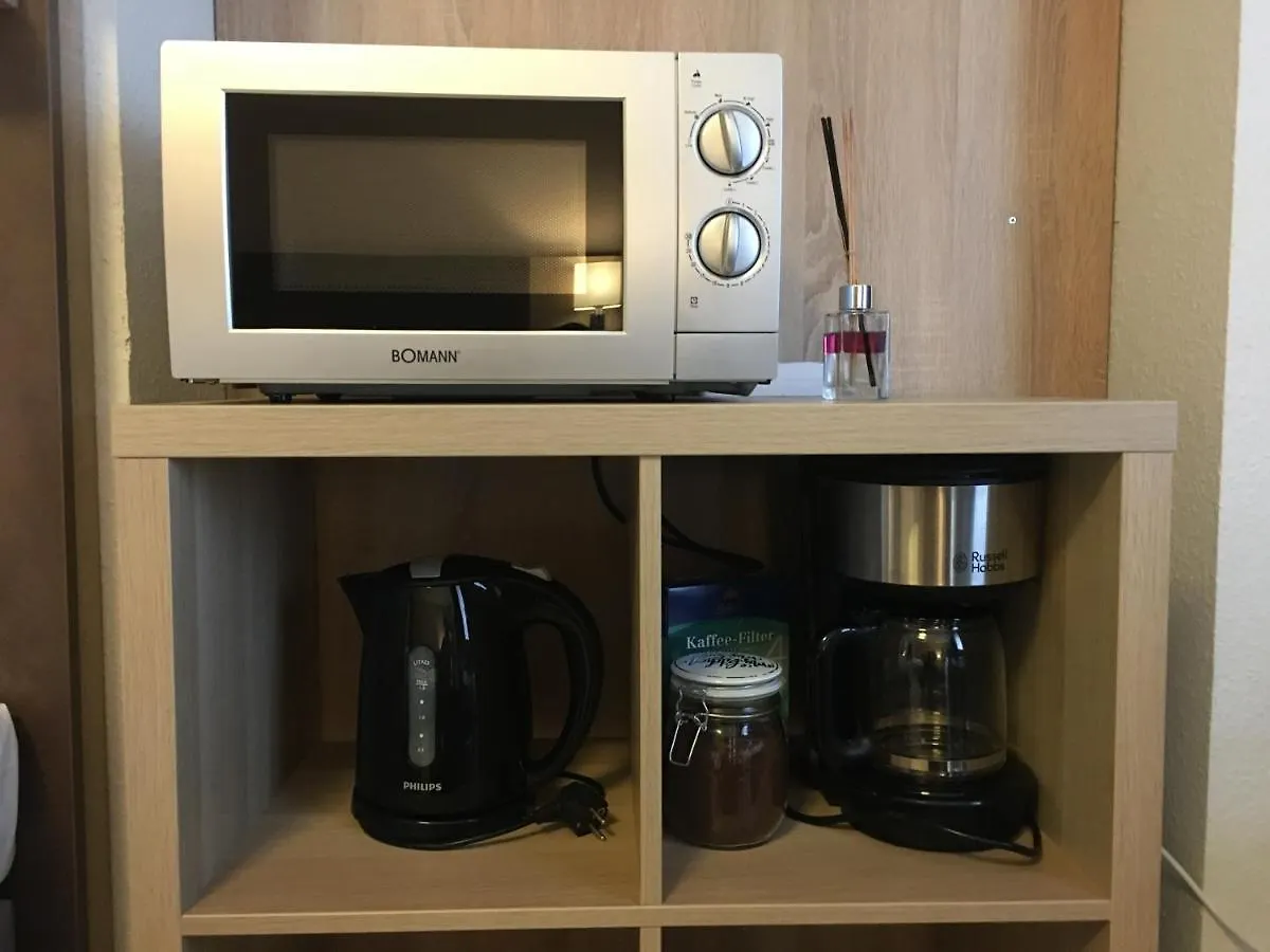 Barsbuttel Hana Aparthotel מלון