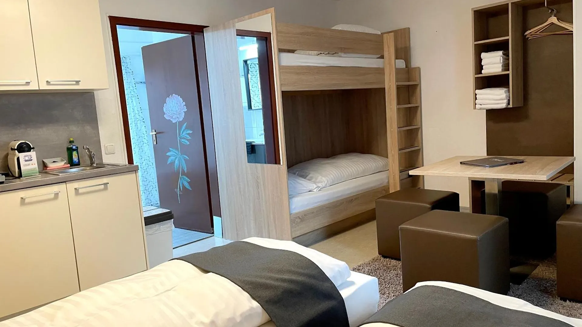 Hana Aparthotel Barsbuttel 2*,