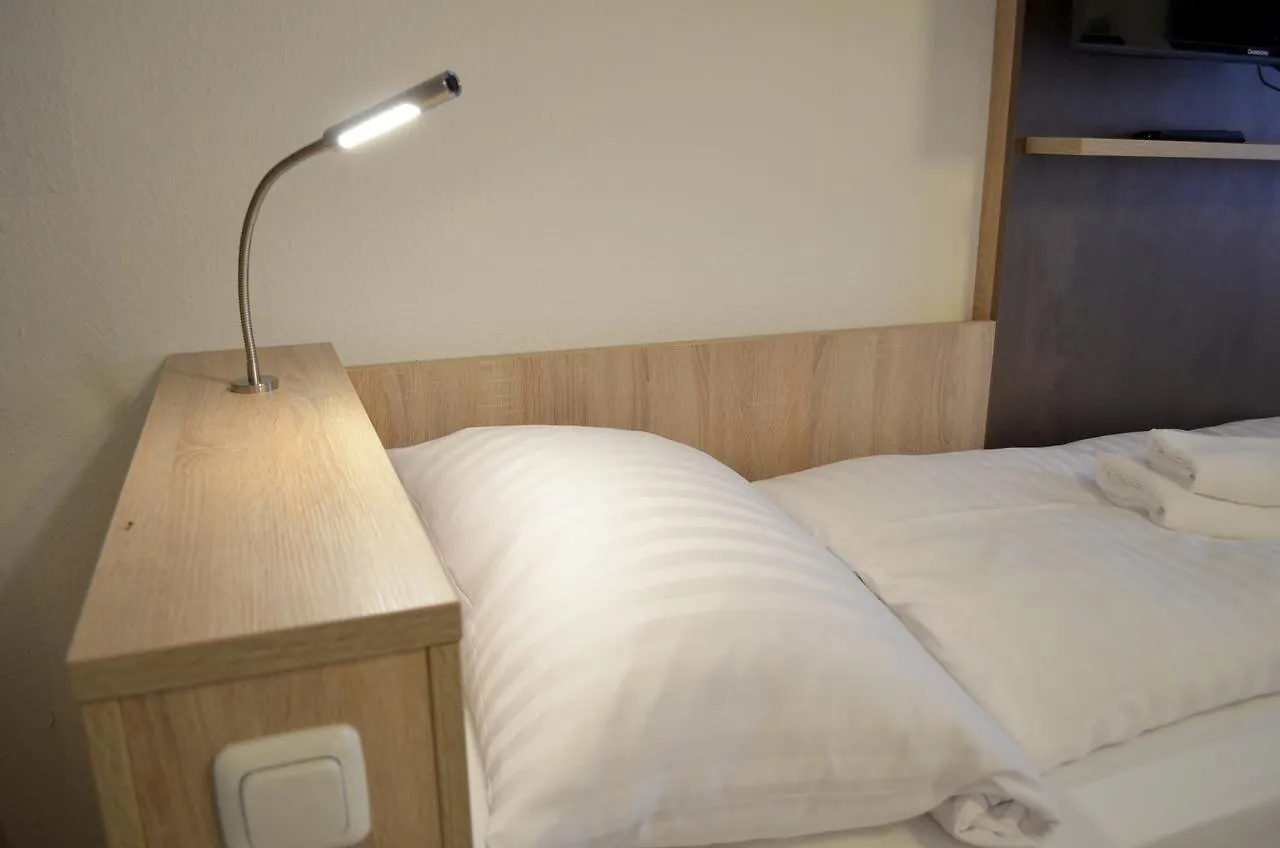 Hana Aparthotel Barsbuttel 2*,