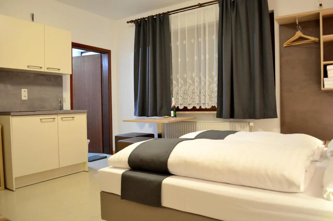 Hana Aparthotel Barsbuttel 2*,